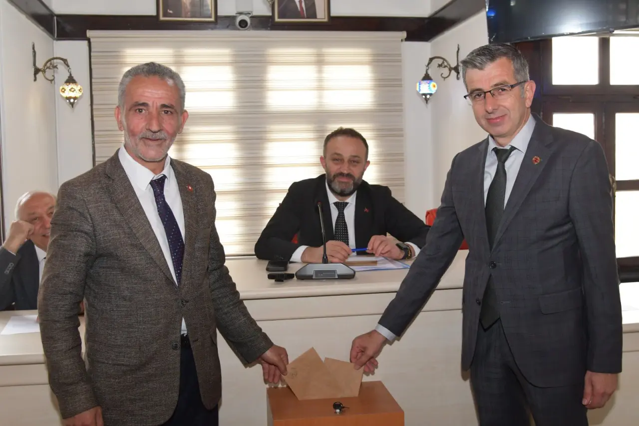 Gümüşhane İl Genel Meclisi’nde Av. Eşref Balki güven tazeledi 15