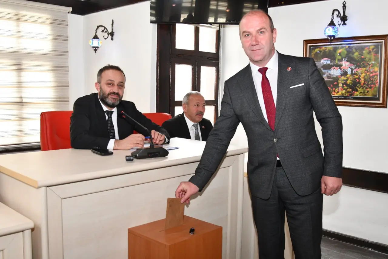 Gümüşhane İl Genel Meclisi’nde Av. Eşref Balki güven tazeledi 13