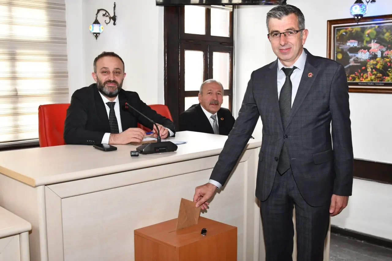 Gümüşhane İl Genel Meclisi’nde Av. Eşref Balki güven tazeledi 17