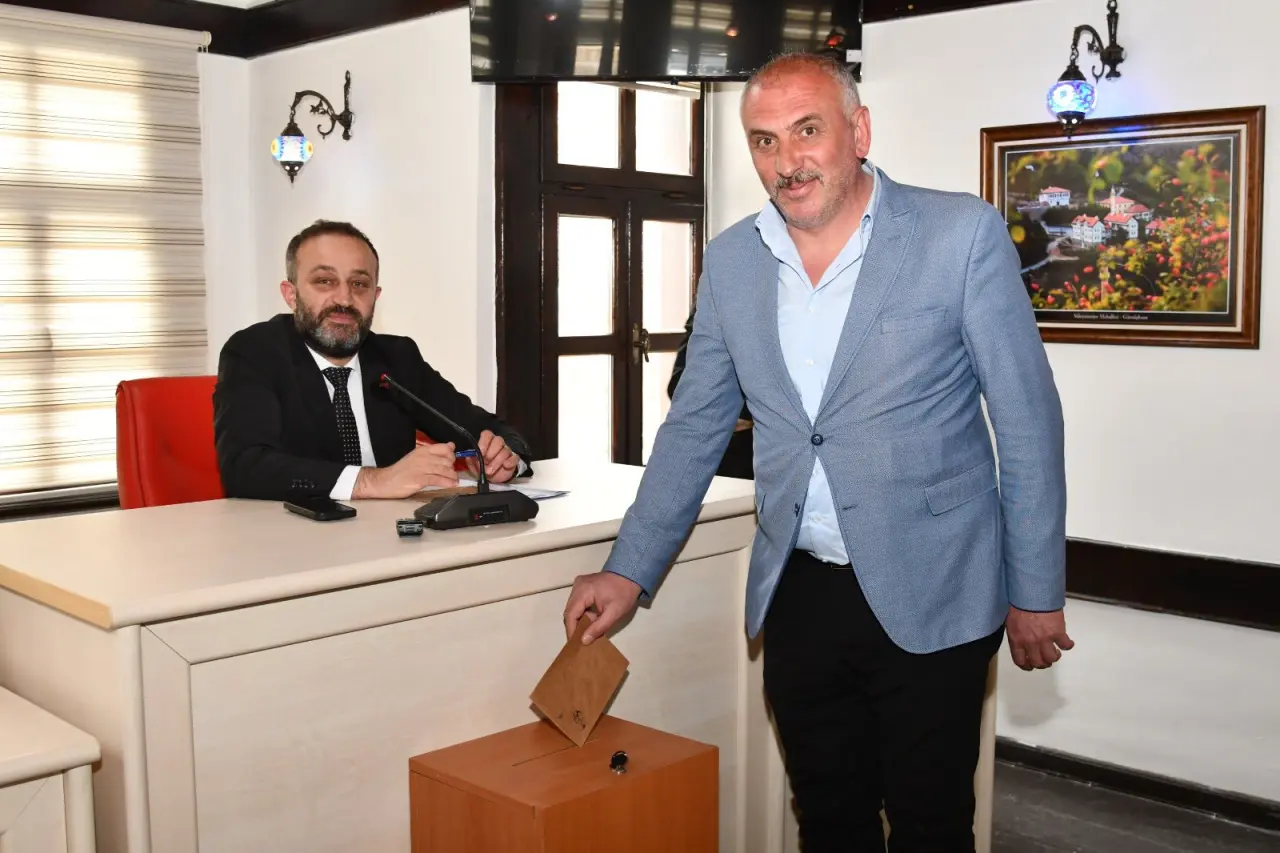 Gümüşhane İl Genel Meclisi’nde Av. Eşref Balki güven tazeledi 12