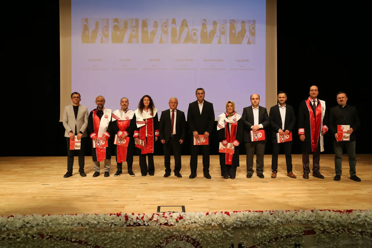 Gümüşhane Üniversitesi’nde bilimsel başarı ve akademik emek ödüllendirildi 10