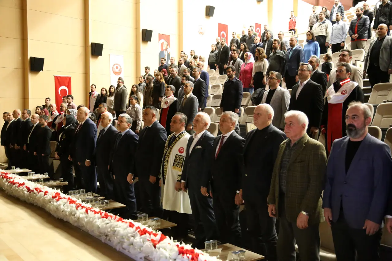 Gümüşhane Üniversitesi’nde bilimsel başarı ve akademik emek ödüllendirildi 4
