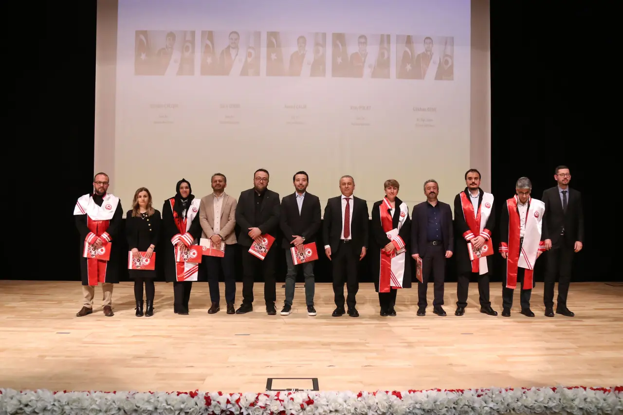 Gümüşhane Üniversitesi’nde bilimsel başarı ve akademik emek ödüllendirildi 12