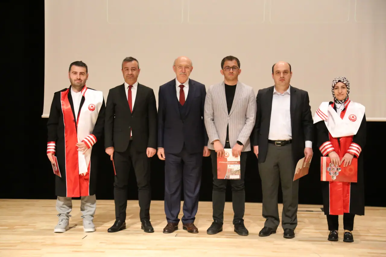 Gümüşhane Üniversitesi’nde bilimsel başarı ve akademik emek ödüllendirildi 16