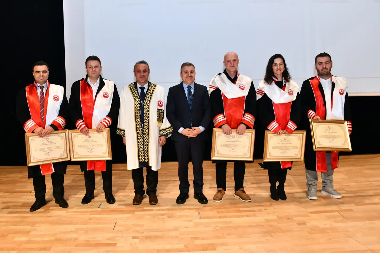 Gümüşhane Üniversitesi’nde bilimsel başarı ve akademik emek ödüllendirildi 3