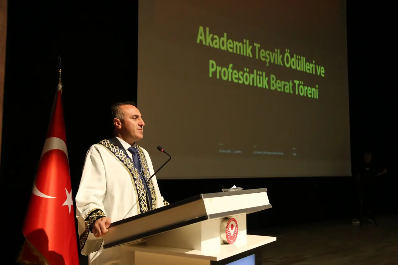 Gümüşhane Üniversitesi’nde bilimsel başarı ve akademik emek ödüllendirildi 5