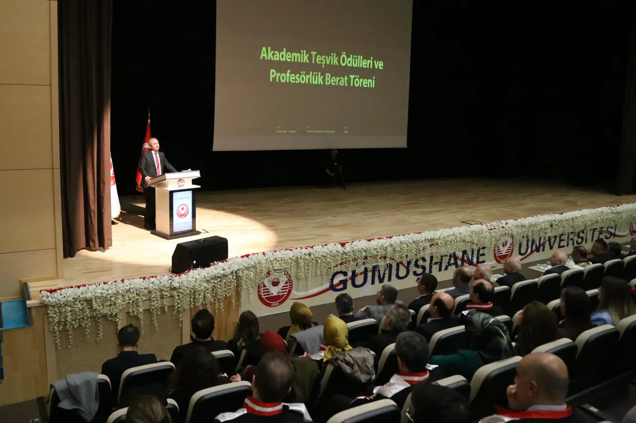 Gümüşhane Üniversitesi’nde bilimsel başarı ve akademik emek ödüllendirildi 6
