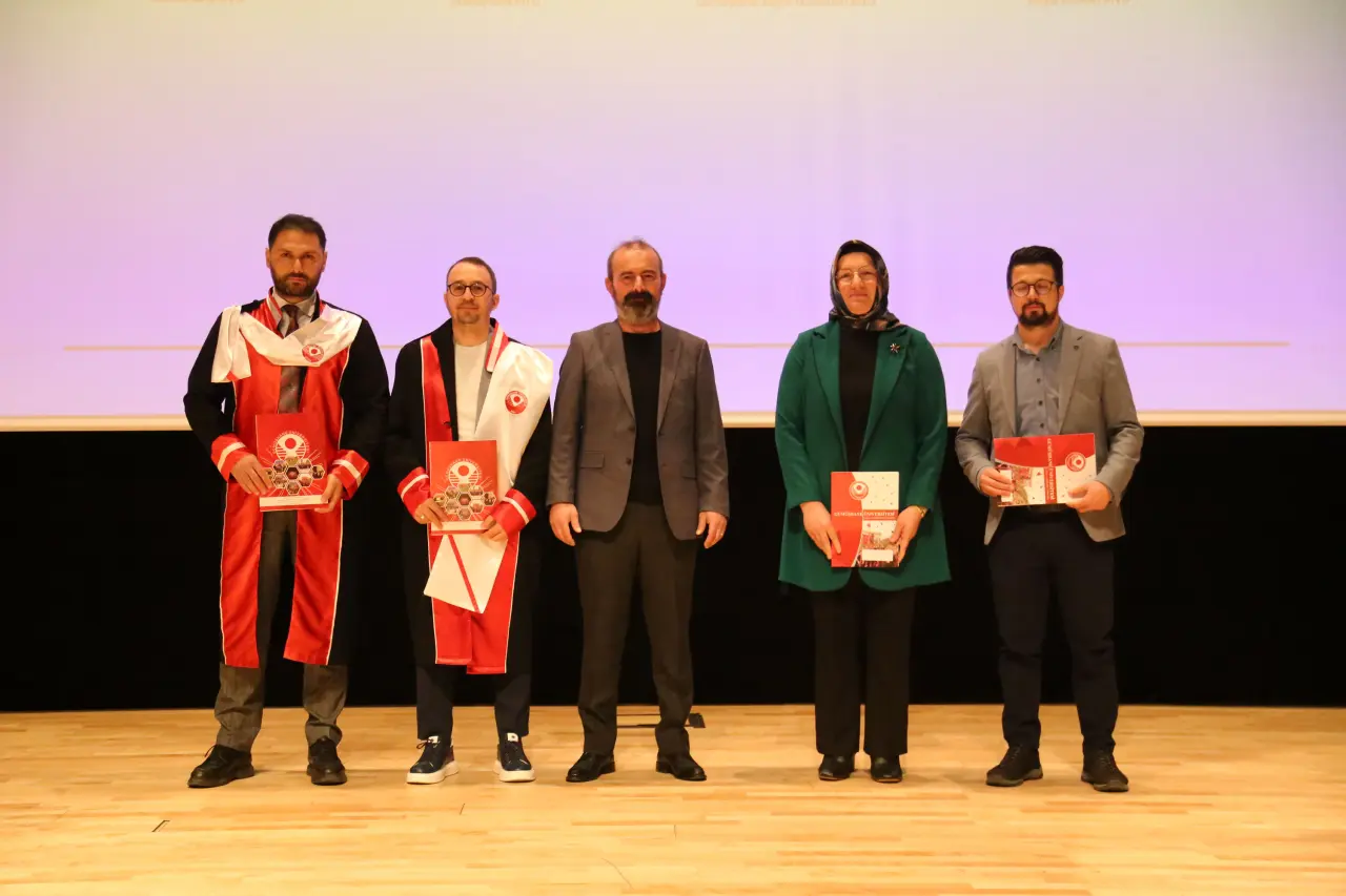 Gümüşhane Üniversitesi’nde bilimsel başarı ve akademik emek ödüllendirildi 14