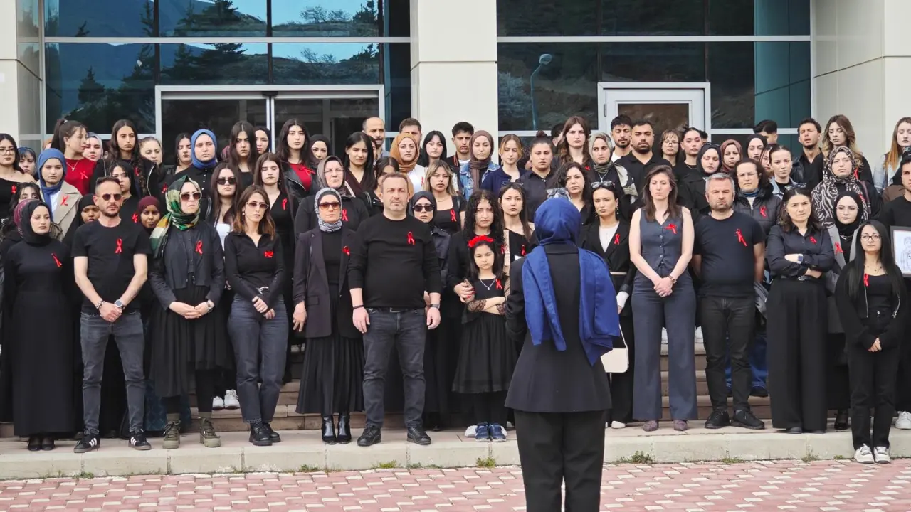 Gümüşhane Üniversitesinde siyahlı protesto! 4