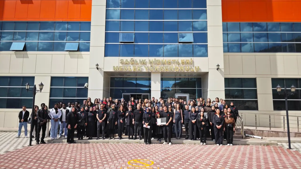 Gümüşhane Üniversitesinde siyahlı protesto! 2