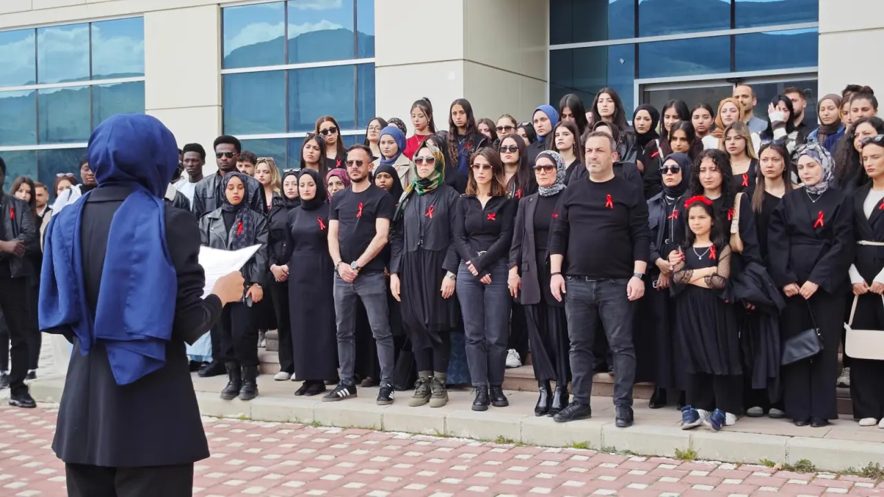 Gümüşhane Üniversitesinde siyahlı protesto! 5