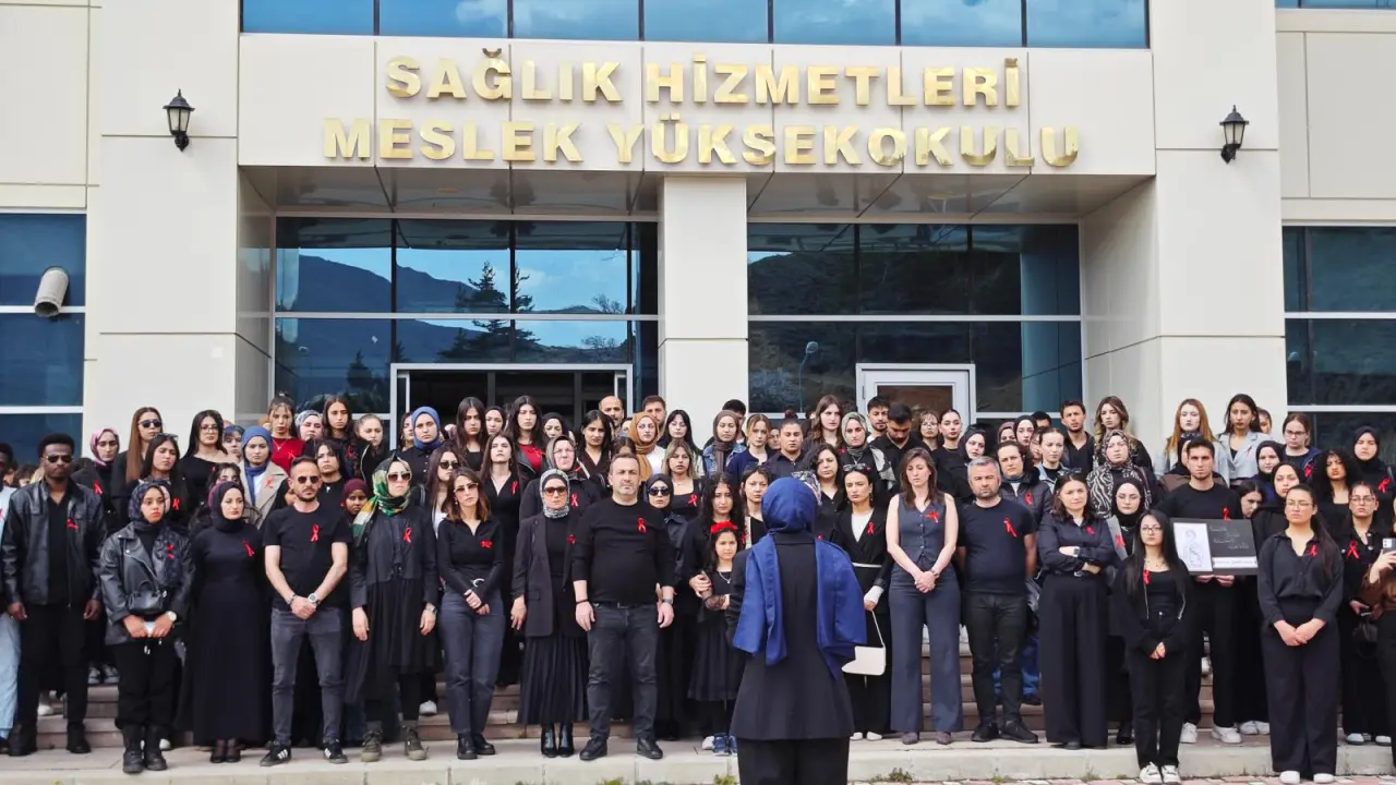 Gümüşhane Üniversitesinde siyahlı protesto! 1