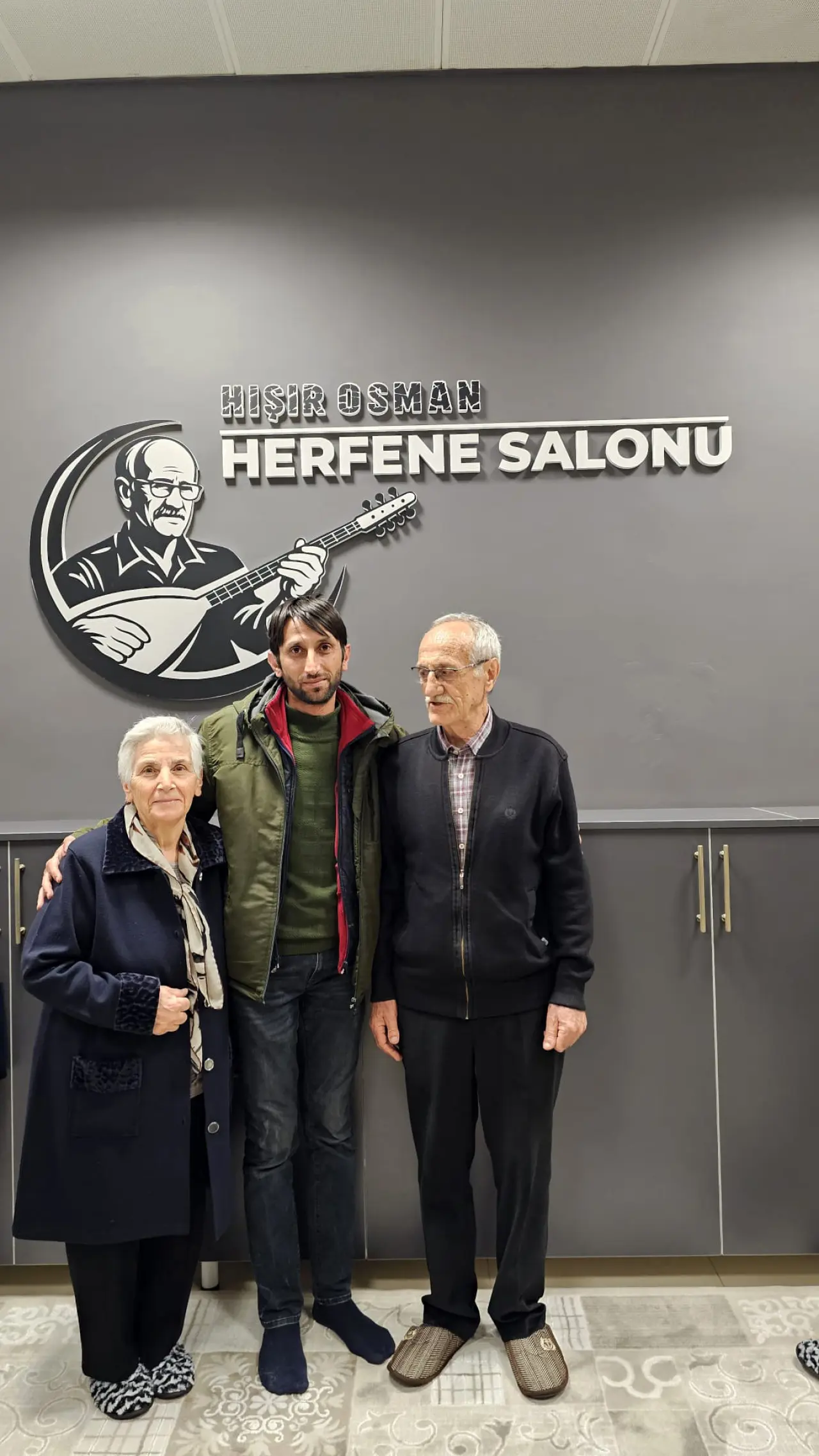 Gümüşhane’de Duygu Dolu Anlar: Ünlü Şair Gözyaşlarını Tutamadı! 2