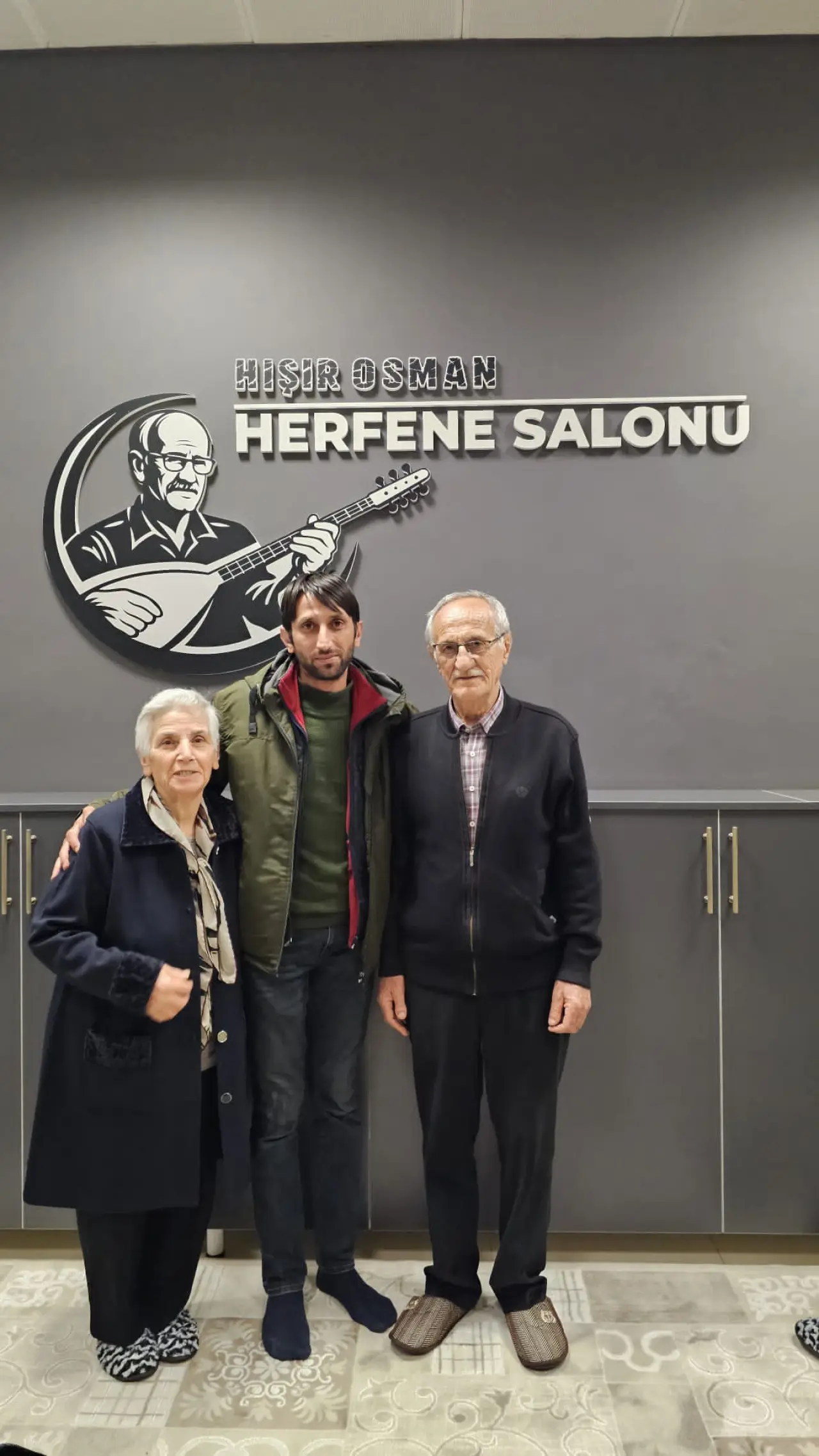 Gümüşhane’de Duygu Dolu Anlar: Ünlü Şair Gözyaşlarını Tutamadı! 18