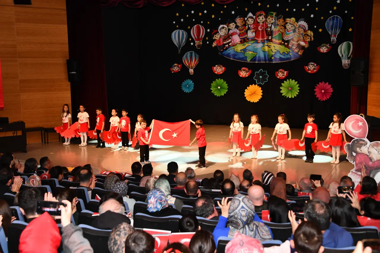 Gümüşhane’de 23 Nisan Ulusal Egemenlik ve Çocuk Bayramı Törenlerle Kutlandı 44