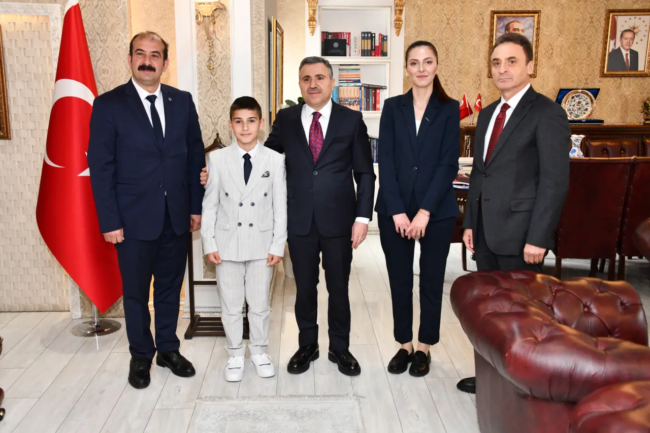 Gümüşhane’de 23 Nisan Ulusal Egemenlik ve Çocuk Bayramı Törenlerle Kutlandı 18