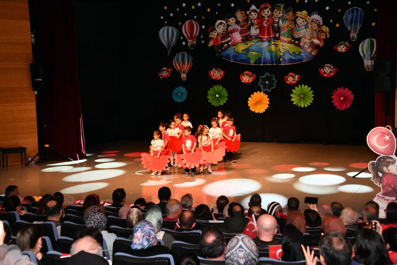 Gümüşhane’de 23 Nisan Ulusal Egemenlik ve Çocuk Bayramı Törenlerle Kutlandı 40