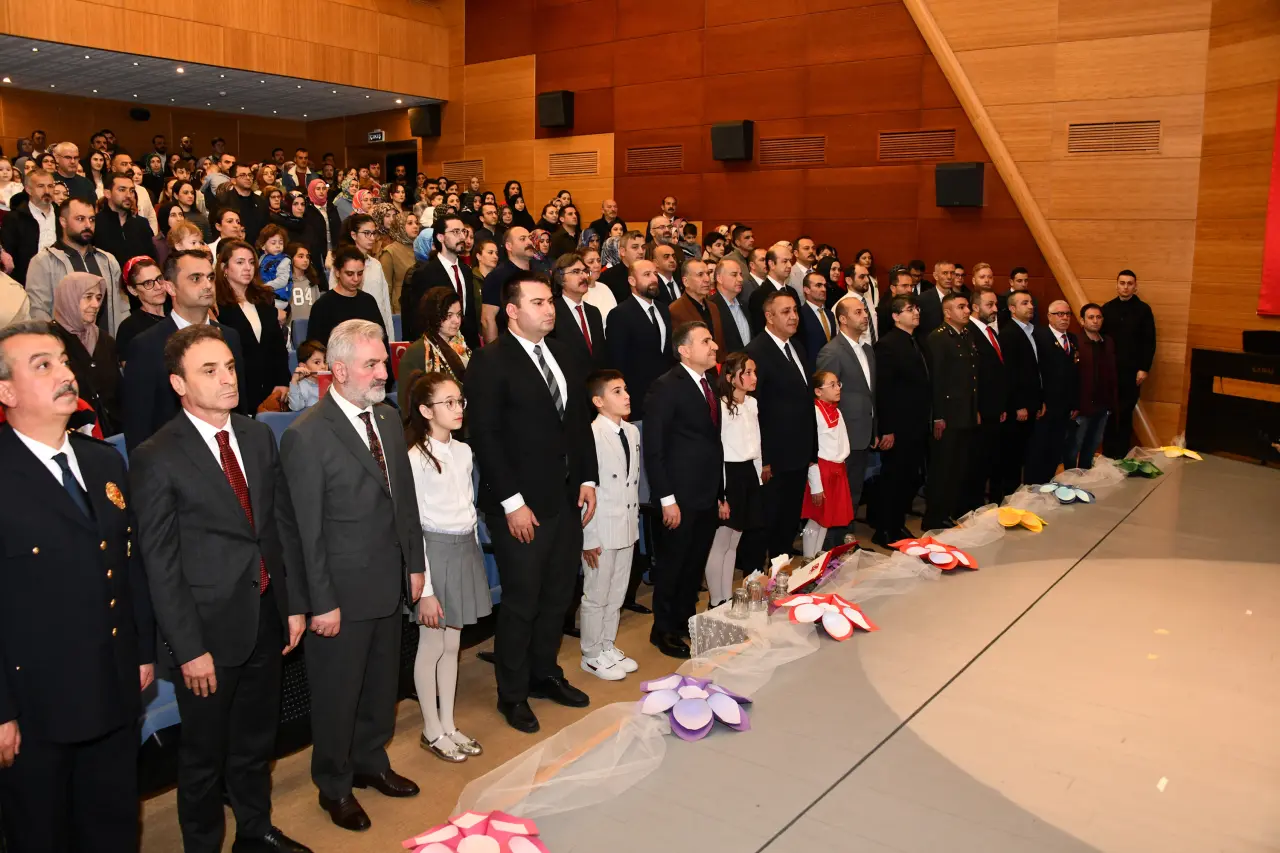 Gümüşhane’de 23 Nisan Ulusal Egemenlik ve Çocuk Bayramı Törenlerle Kutlandı 21