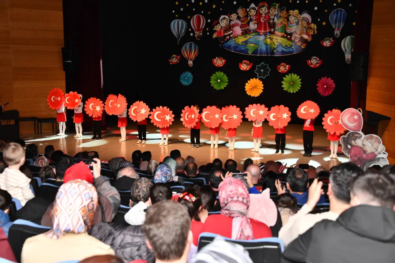 Gümüşhane’de 23 Nisan Ulusal Egemenlik ve Çocuk Bayramı Törenlerle Kutlandı 42