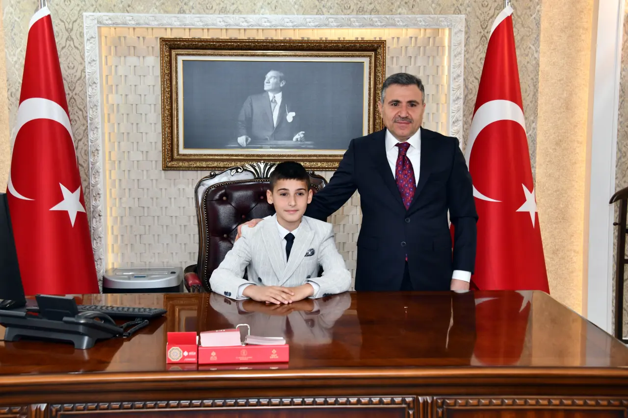 Gümüşhane’de 23 Nisan Ulusal Egemenlik ve Çocuk Bayramı Törenlerle Kutlandı 17