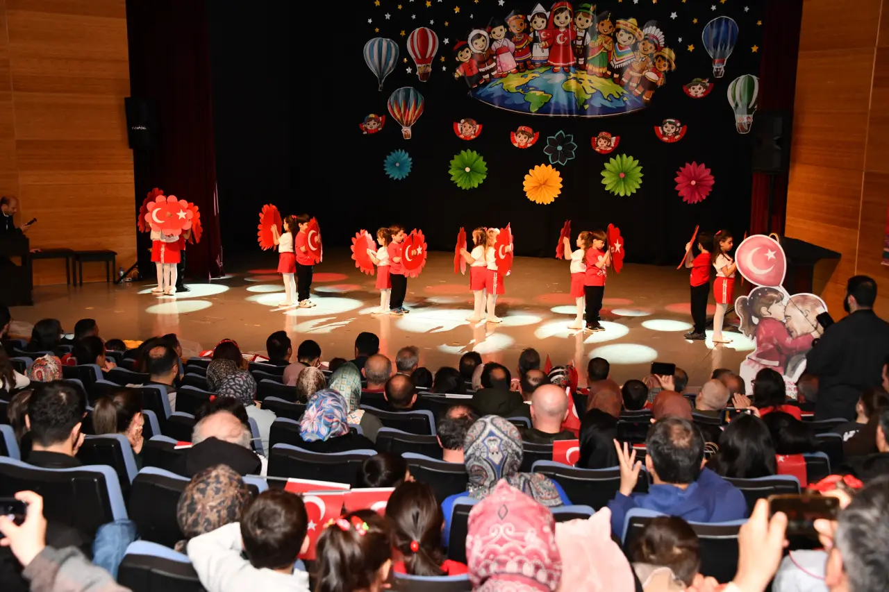 Gümüşhane’de 23 Nisan Ulusal Egemenlik ve Çocuk Bayramı Törenlerle Kutlandı 41