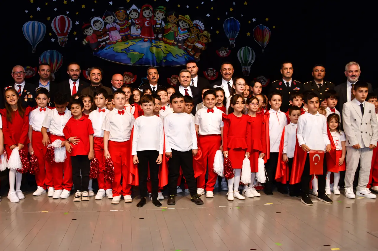 Gümüşhane’de 23 Nisan Ulusal Egemenlik ve Çocuk Bayramı Törenlerle Kutlandı 26