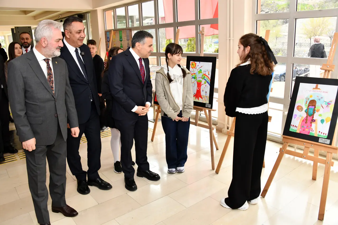 Gümüşhane’de 23 Nisan Ulusal Egemenlik ve Çocuk Bayramı Törenlerle Kutlandı 19