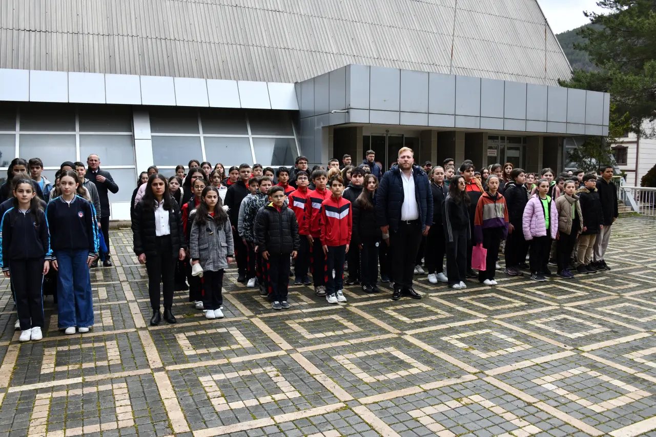 Gümüşhane’de 23 Nisan Ulusal Egemenlik ve Çocuk Bayramı Törenlerle Kutlandı 6