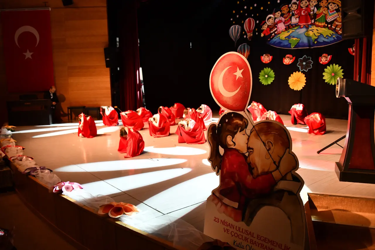 Gümüşhane’de 23 Nisan Ulusal Egemenlik ve Çocuk Bayramı Törenlerle Kutlandı 49