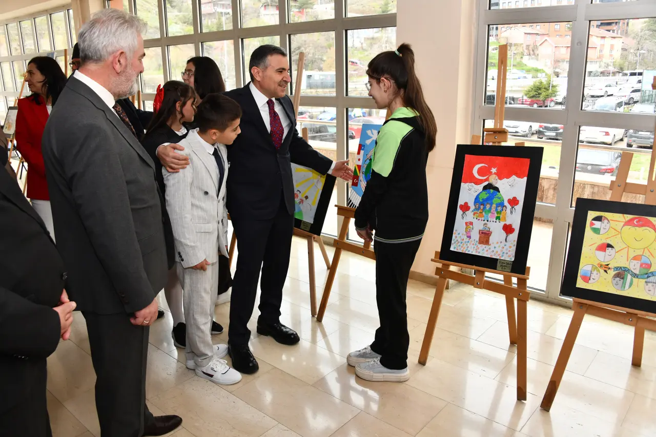 Gümüşhane’de 23 Nisan Ulusal Egemenlik ve Çocuk Bayramı Törenlerle Kutlandı 28