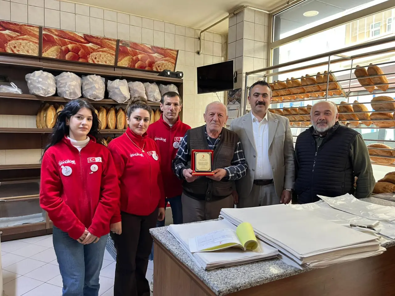 Türk Kızılay Gümüşhane Şubesi’nden hayırsever esnafa ahde vefa 17