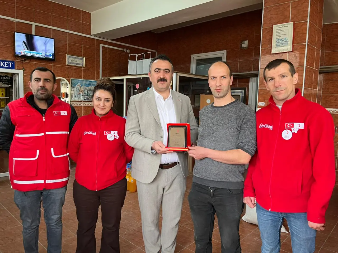 Türk Kızılay Gümüşhane Şubesi’nden hayırsever esnafa ahde vefa 8