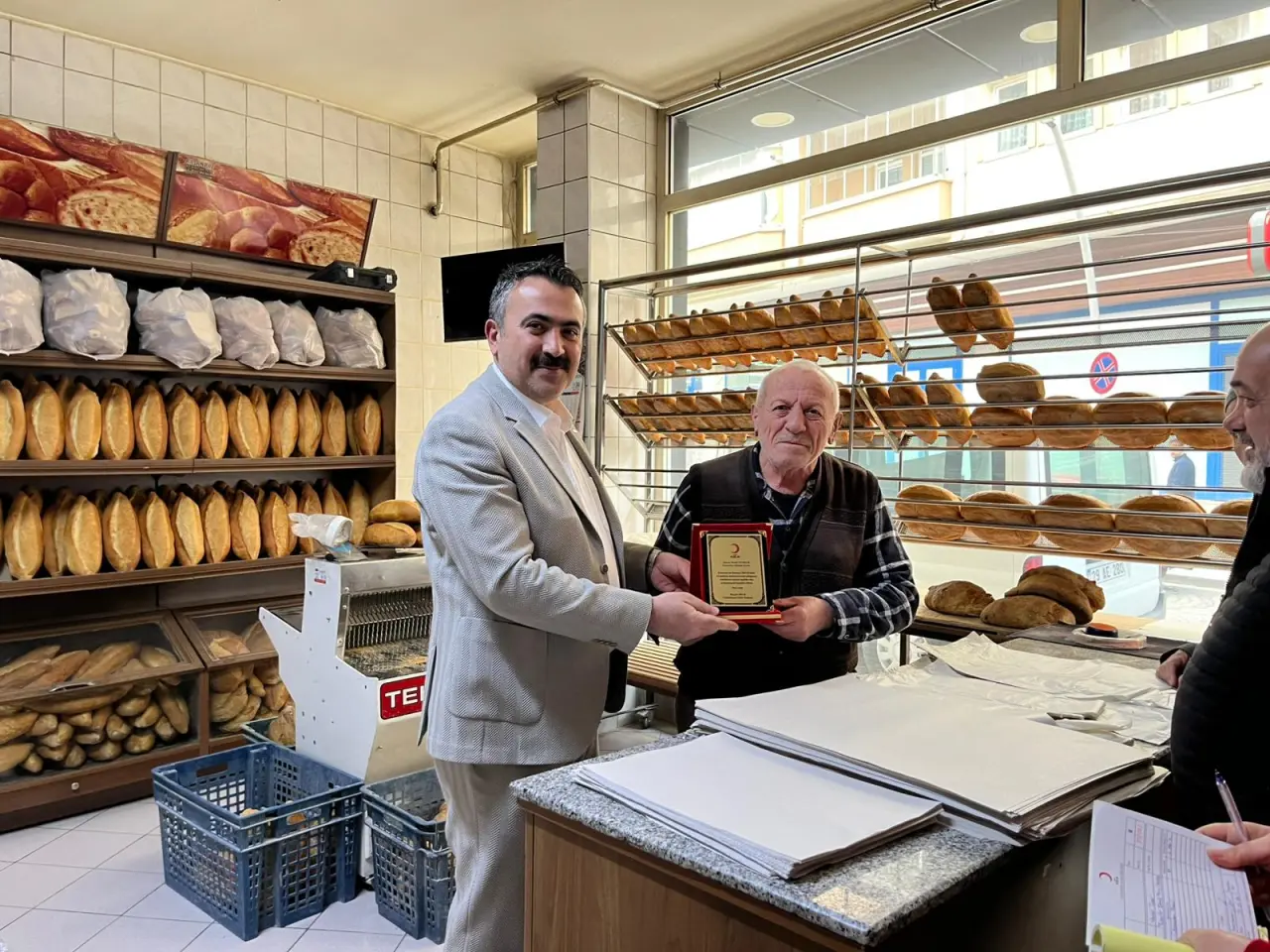 Türk Kızılay Gümüşhane Şubesi’nden hayırsever esnafa ahde vefa 12