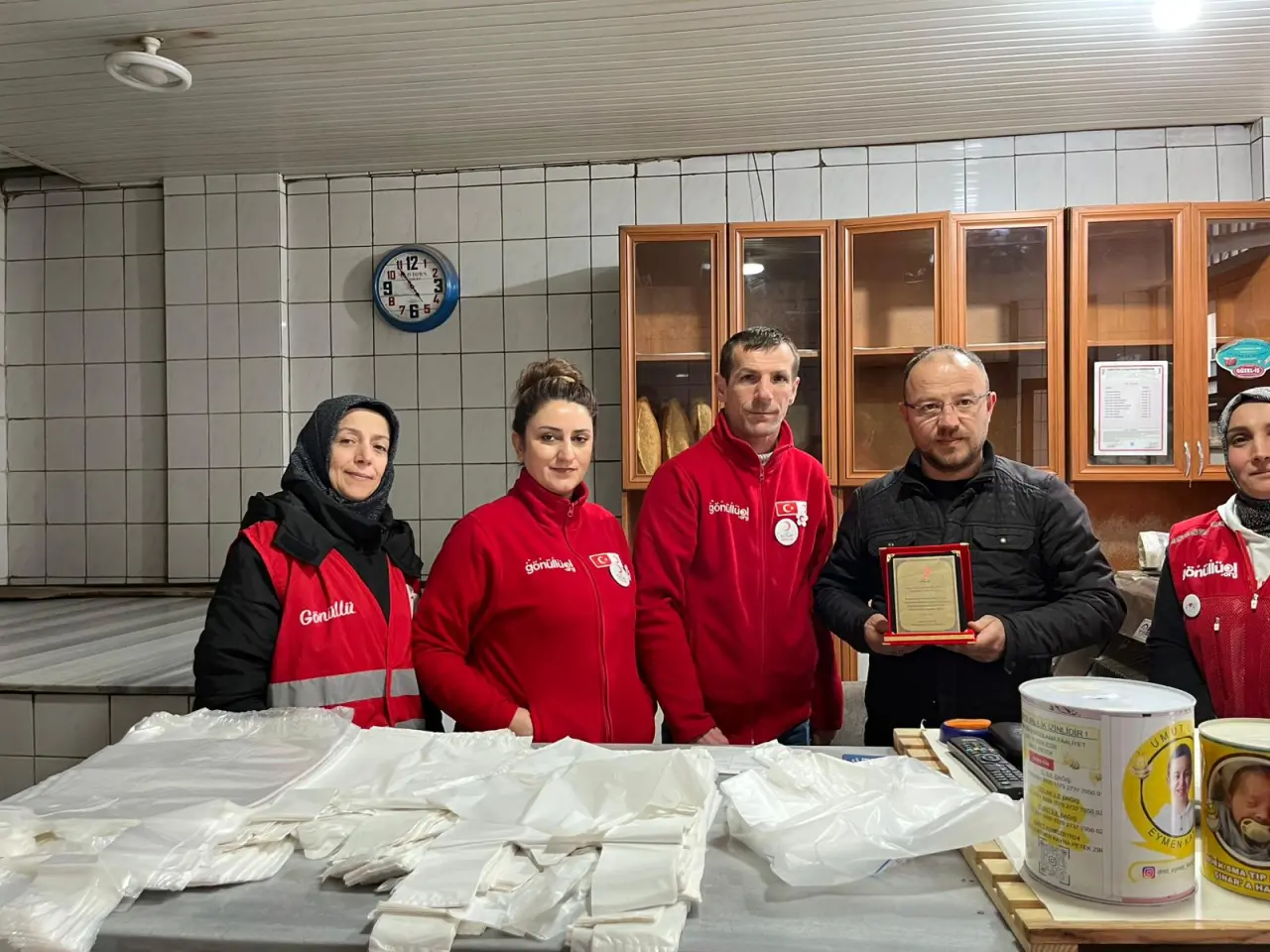 Türk Kızılay Gümüşhane Şubesi’nden hayırsever esnafa ahde vefa 10