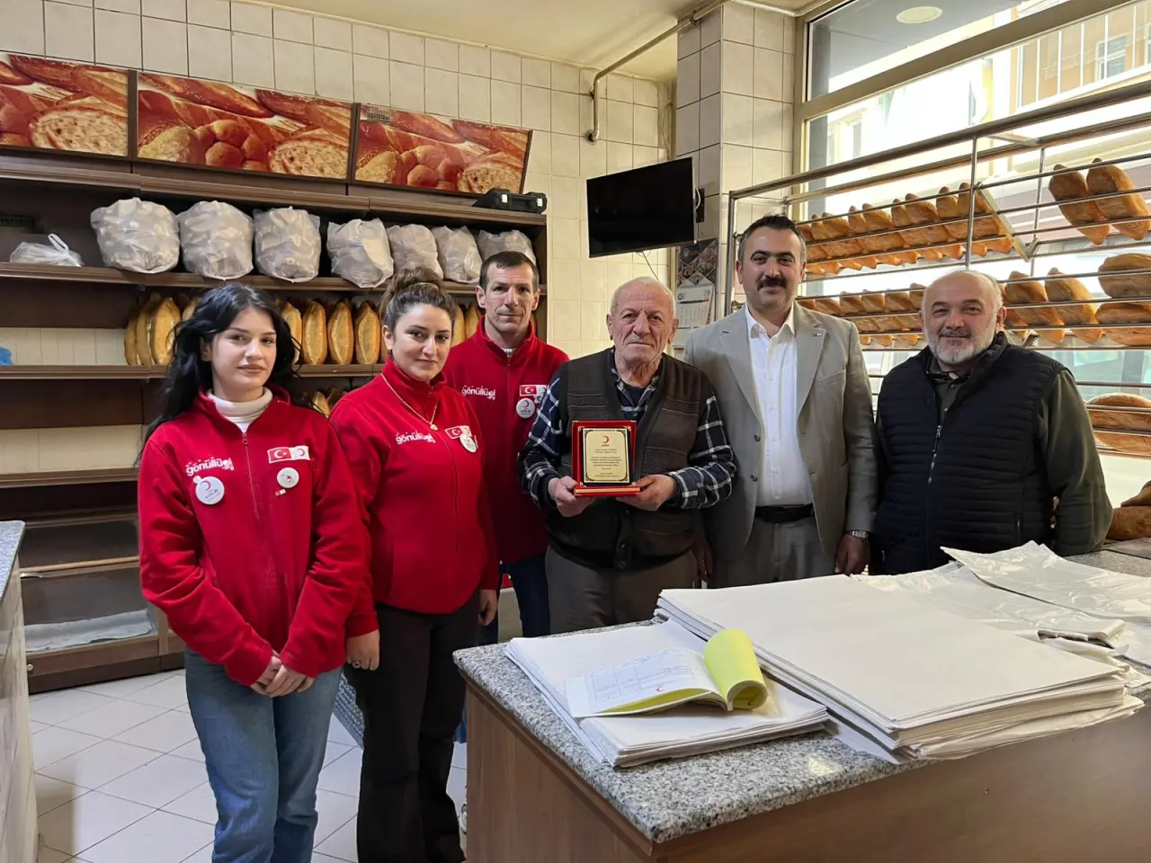 Türk Kızılay Gümüşhane Şubesi’nden hayırsever esnafa ahde vefa 13