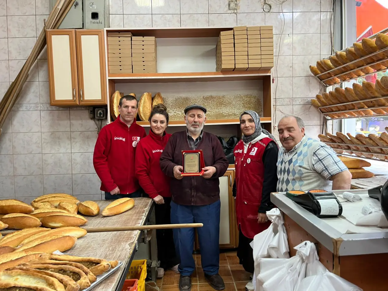 Türk Kızılay Gümüşhane Şubesi’nden hayırsever esnafa ahde vefa 1