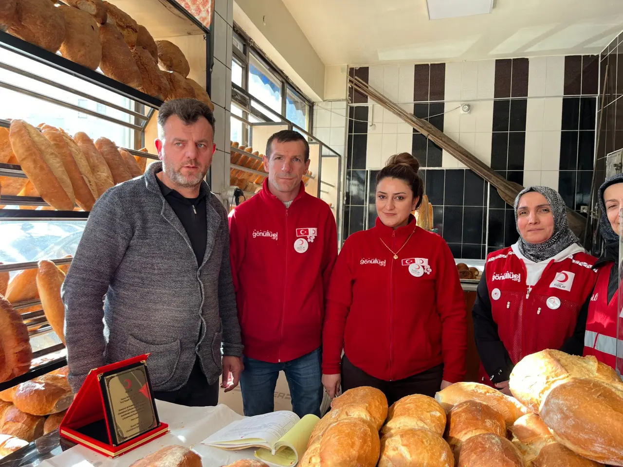 Türk Kızılay Gümüşhane Şubesi’nden hayırsever esnafa ahde vefa 11