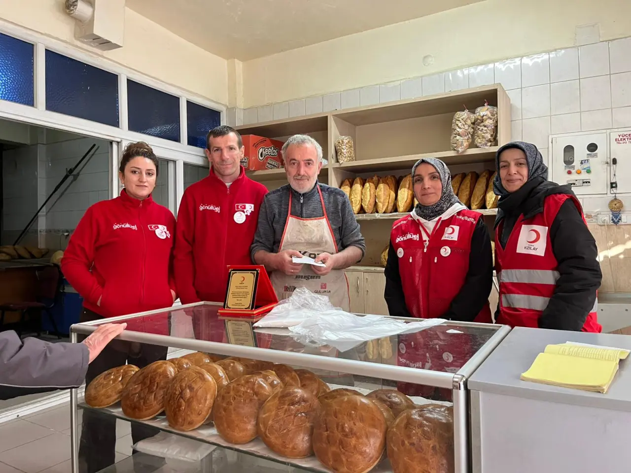 Türk Kızılay Gümüşhane Şubesi’nden hayırsever esnafa ahde vefa 16