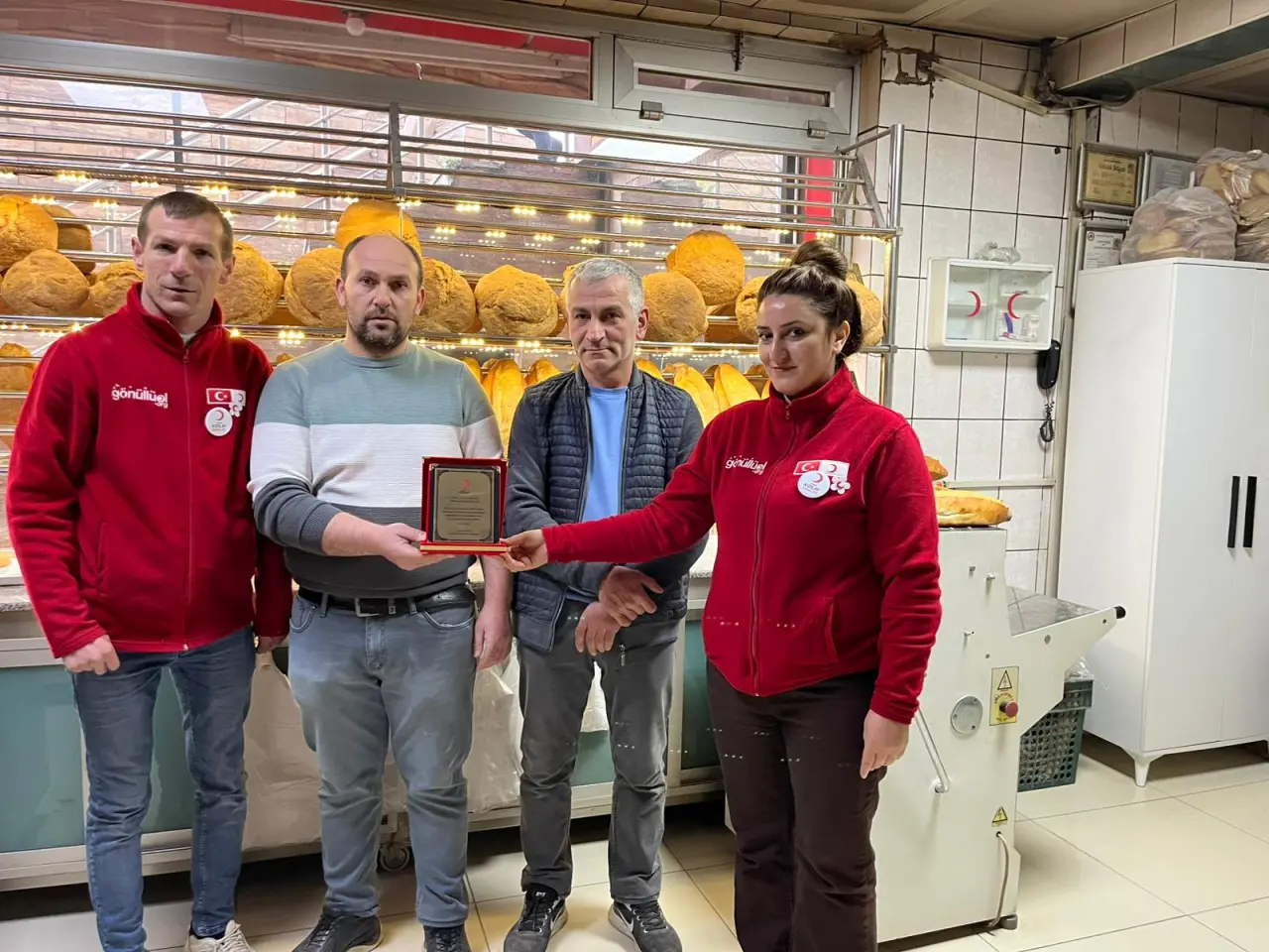 Türk Kızılay Gümüşhane Şubesi’nden hayırsever esnafa ahde vefa 2