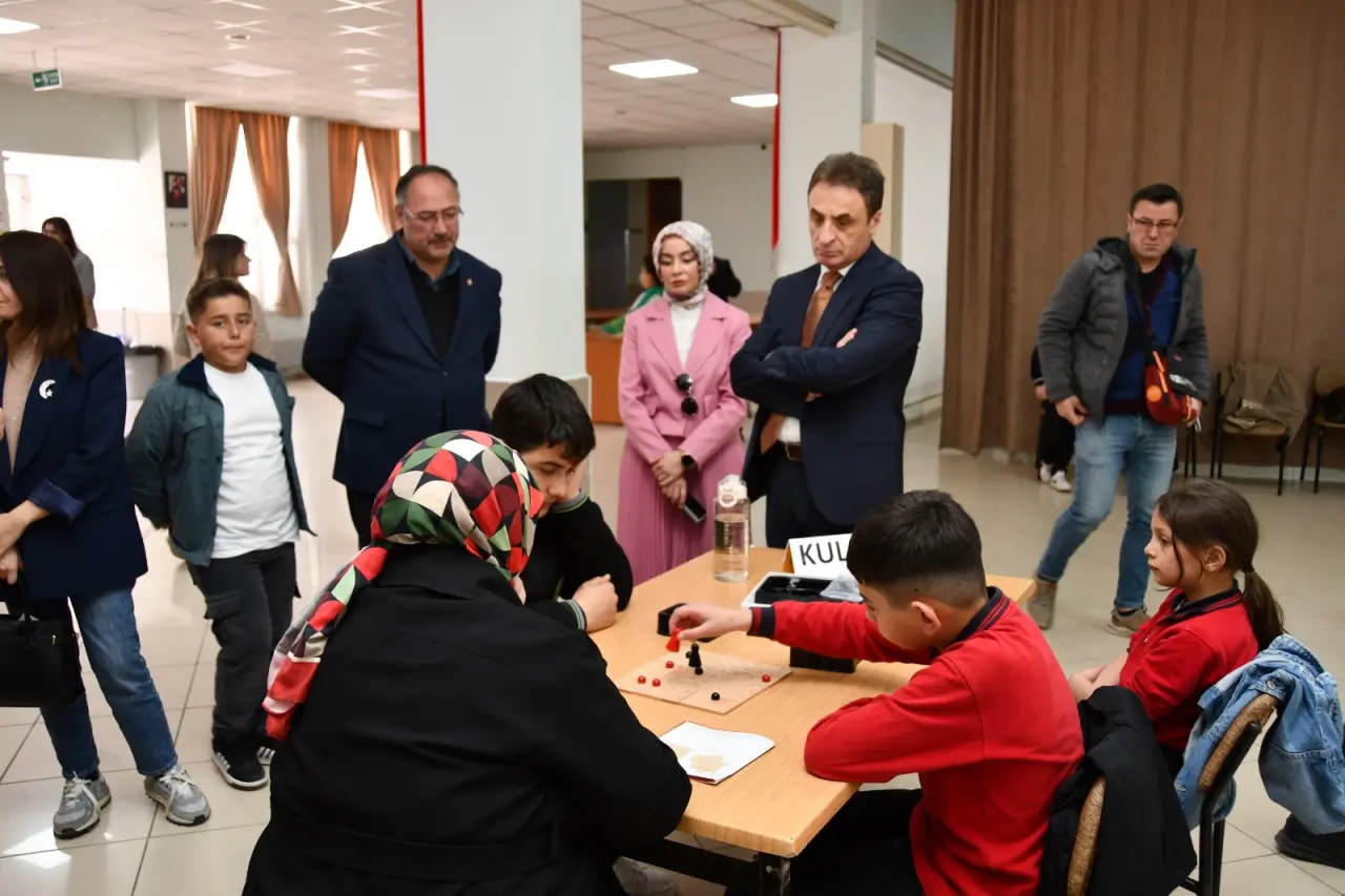 Gümüşhane'de Akıl ve Zekâ Oyunları İl Finalleri Tamamlandı: Şampiyonlar Ödüllerini Aldı 4