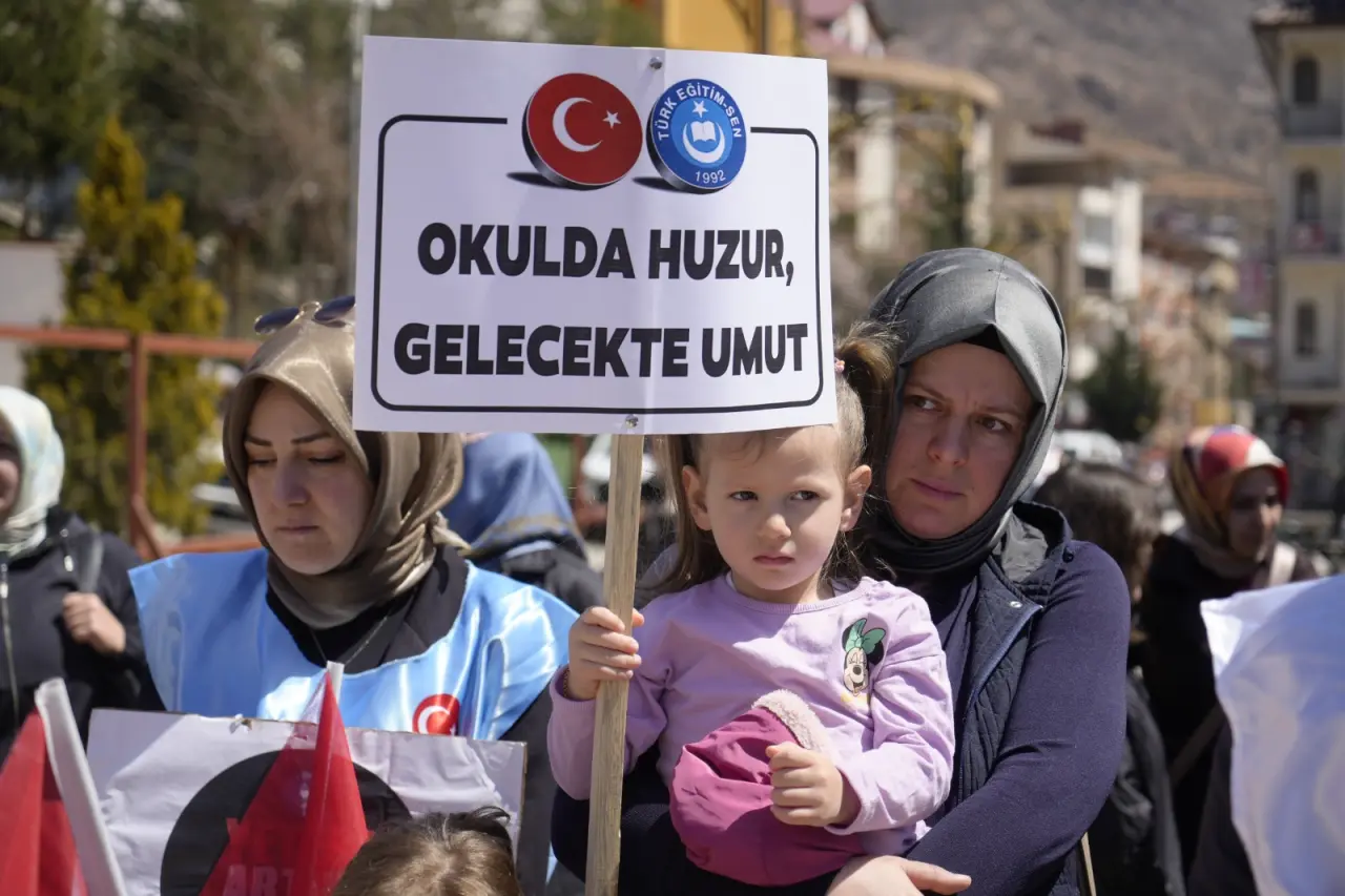 Gümüşhane’de eğitim sendikalarından ortak deklarasyon 3