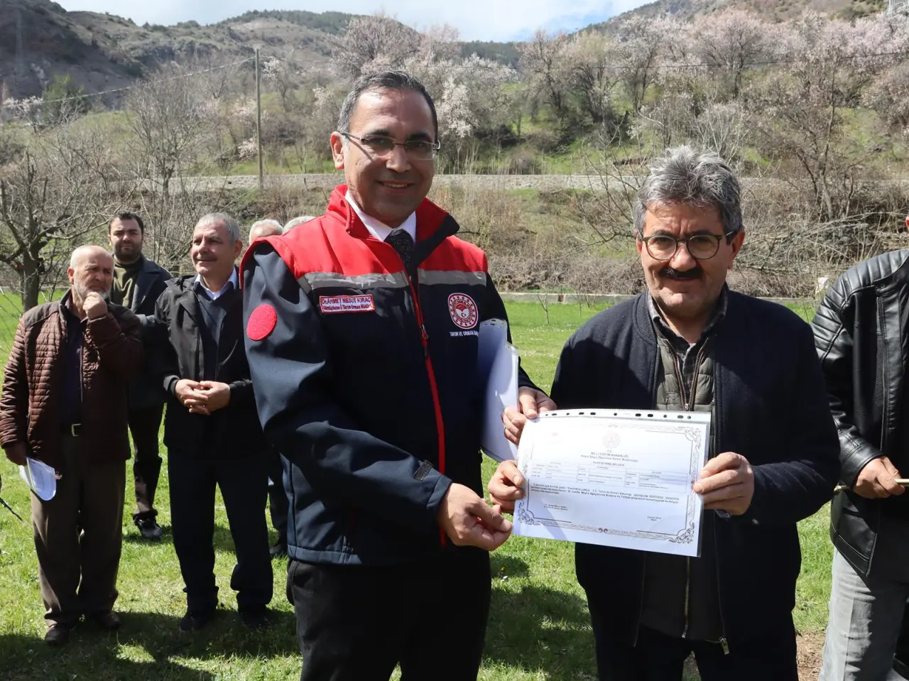 Gümüşhane’de meyve üreticilerine profesyonel budama eğitimi verildi 12