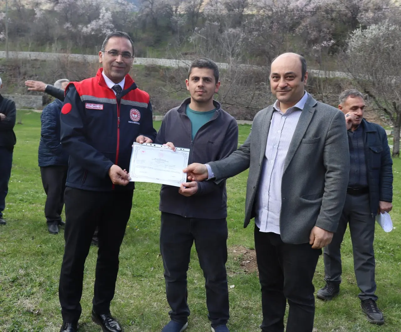 Gümüşhane’de meyve üreticilerine profesyonel budama eğitimi verildi 16