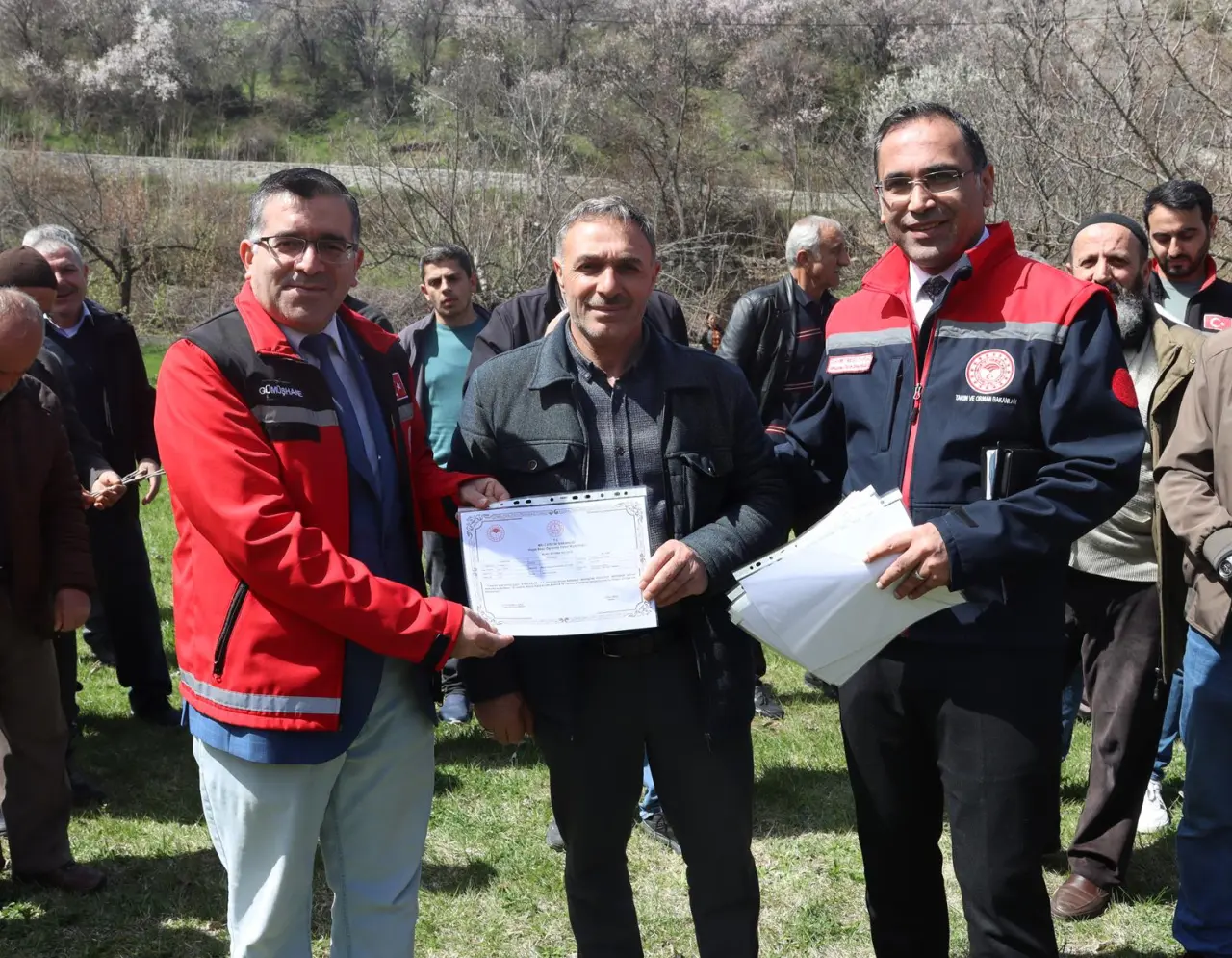 Gümüşhane’de meyve üreticilerine profesyonel budama eğitimi verildi 8