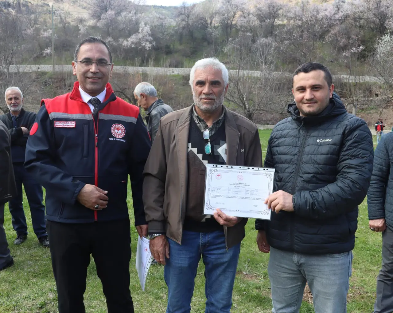 Gümüşhane’de meyve üreticilerine profesyonel budama eğitimi verildi 15