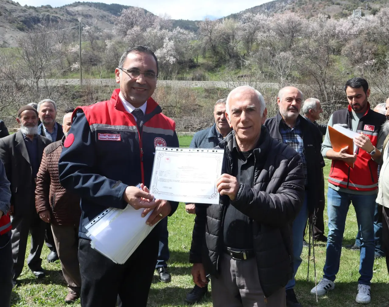 Gümüşhane’de meyve üreticilerine profesyonel budama eğitimi verildi 6