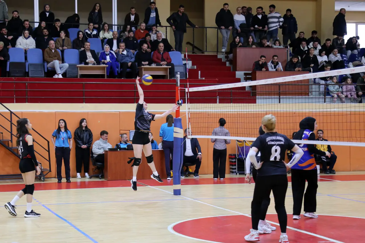 Gümüşhane’de Şenlik Ateşi Sporla Yandı: Üniversitede Büyük Heyecan! 5