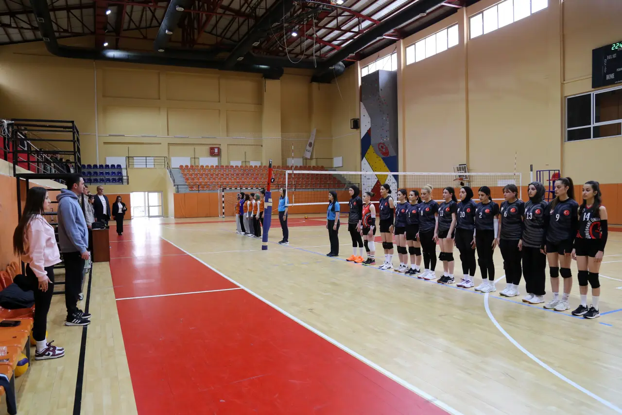 Gümüşhane’de Şenlik Ateşi Sporla Yandı: Üniversitede Büyük Heyecan! 2