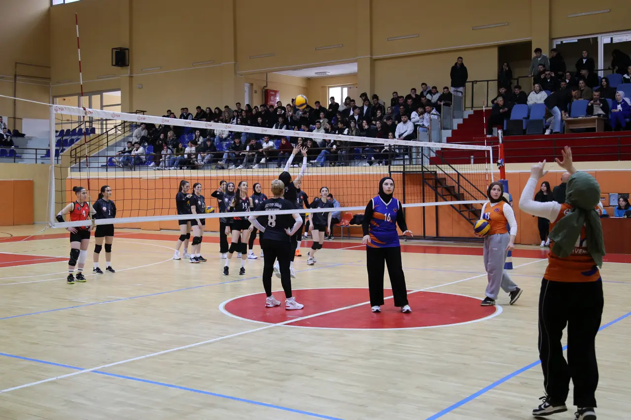 Gümüşhane’de Şenlik Ateşi Sporla Yandı: Üniversitede Büyük Heyecan! 4