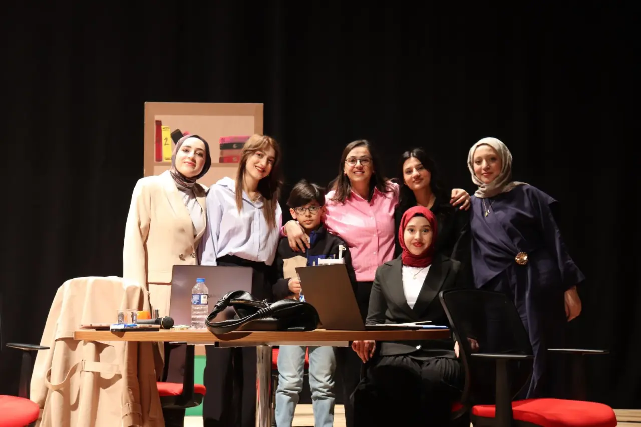 Gümüşhane’de tiyatro sahnesinde engel tanımayan performans 5